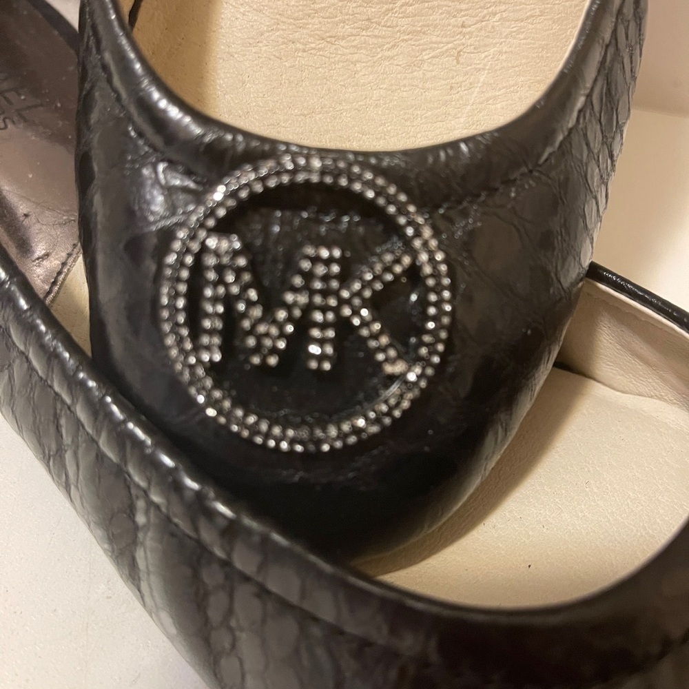 Michael Kors Fulton Black Quilted
Leather Ballet Flat Shoes Silver MK.brand new - Picture 11 of 16
